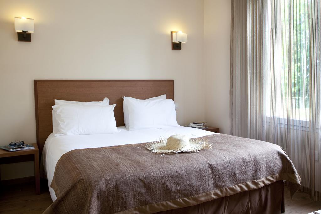 Le Domaine Des Roches, Hotel & Spa Briare Exterior photo