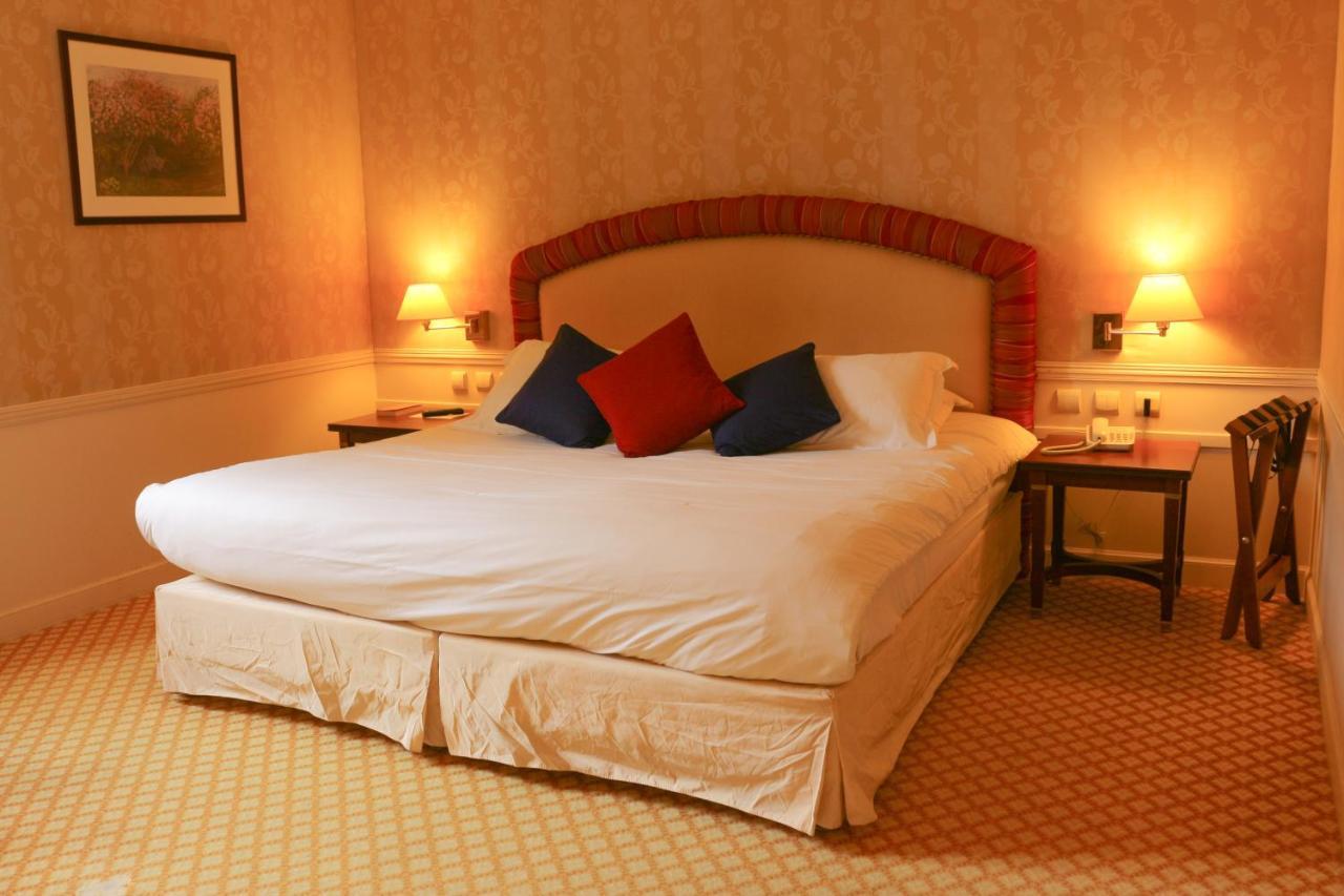 Le Domaine Des Roches, Hotel & Spa Briare Exterior photo